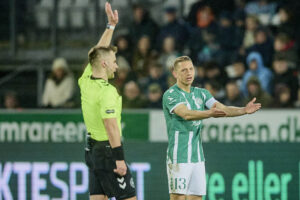 Jeppe Grønning brokker sig under en kamp for Viborg FF.