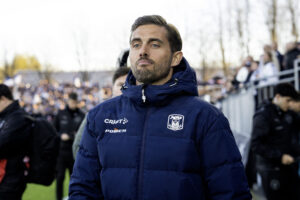 Jakob Poulsen på sidelinjen for AGF.