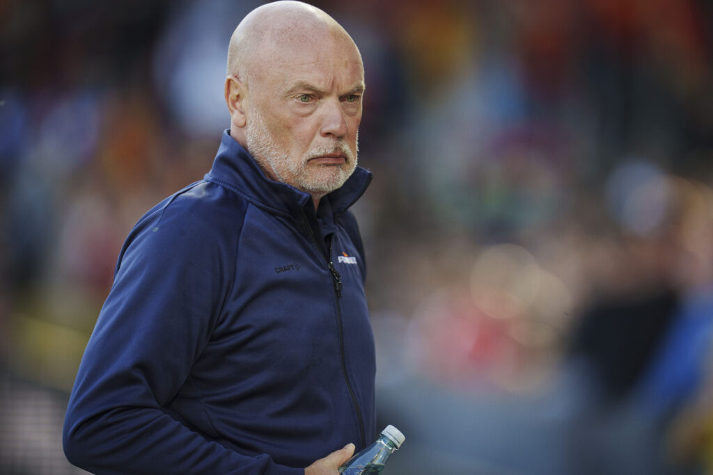 Uwe Rösler under en af sine sidste kamp i spidsen for AGF.
