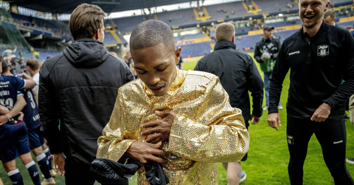 Links: Afskrevet af alle Gift Links i minutterne efter, AGF sikrede det danske mesterskab på Brøndby Stadion. Foto: Mads Claus Rasmussen/Ritzau Scanpix
