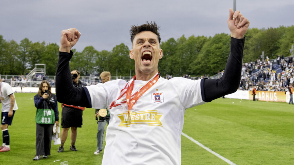Jesper Hansen jubler efter AGF's mesterskab