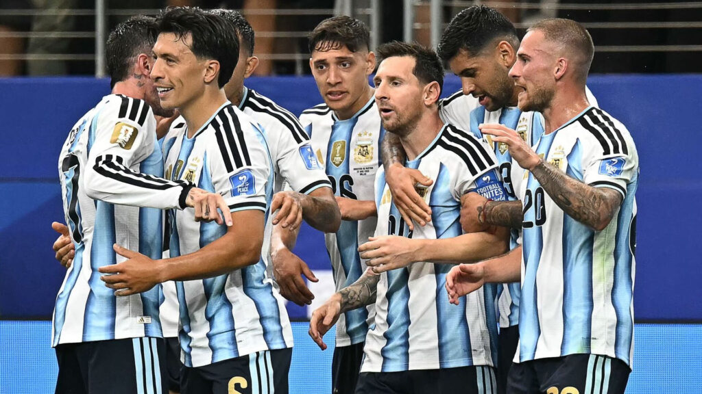 Argentina-spillere jubler efter scoring.