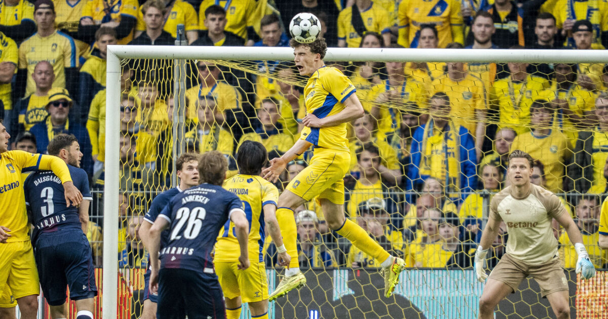 Stor straf til Brøndby: AGF-fan fik flaske i hovedet Foto: Mads Claus Rasmussen/Ritzau Scanpix