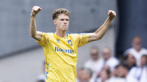 Christian Cappis i Brøndby med to arme i vejret.