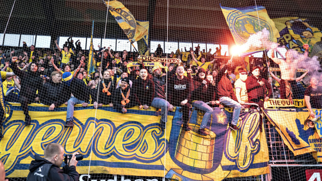 Brøndby IF-fansene synger