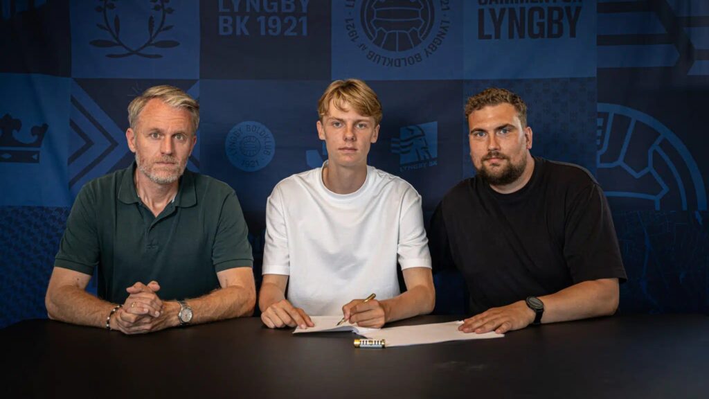 Mads Emil Larsen bliver præsenteret i Lyngby