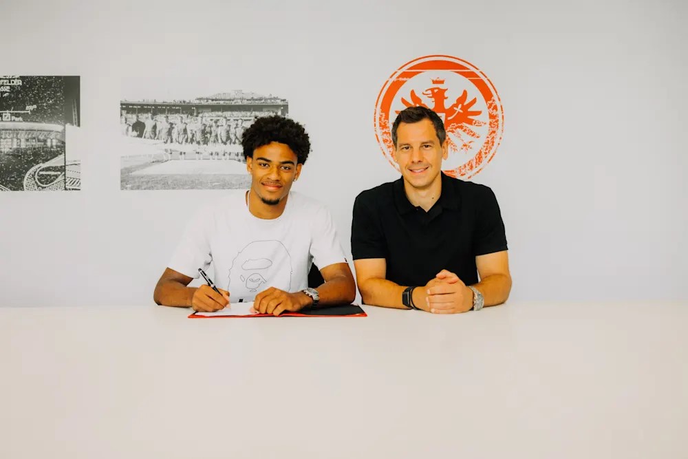 Malik Pimpong præsenteres i Eintracht Frankfurt.