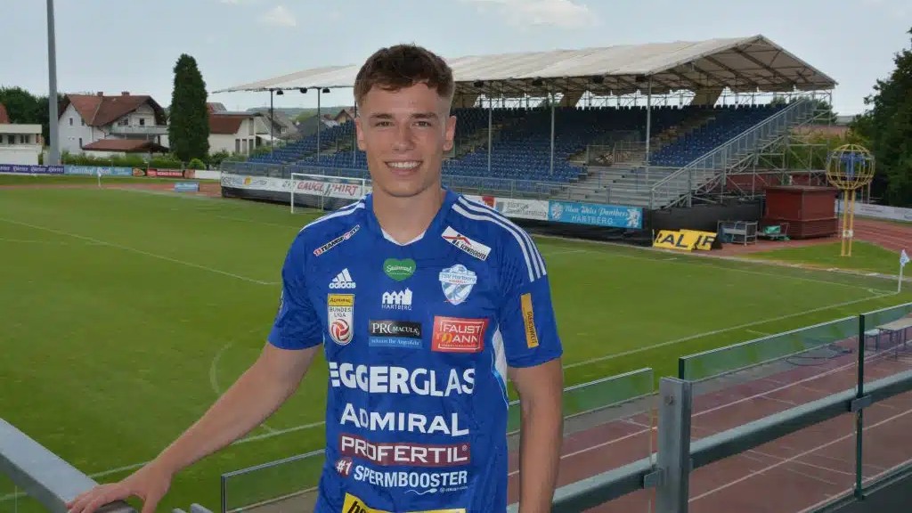 Paul Komposch med hjemmebanen i Hartberg bag sig.