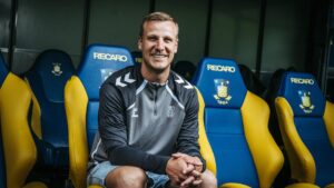 Viktor Kynde på bænken i Brøndby IF.