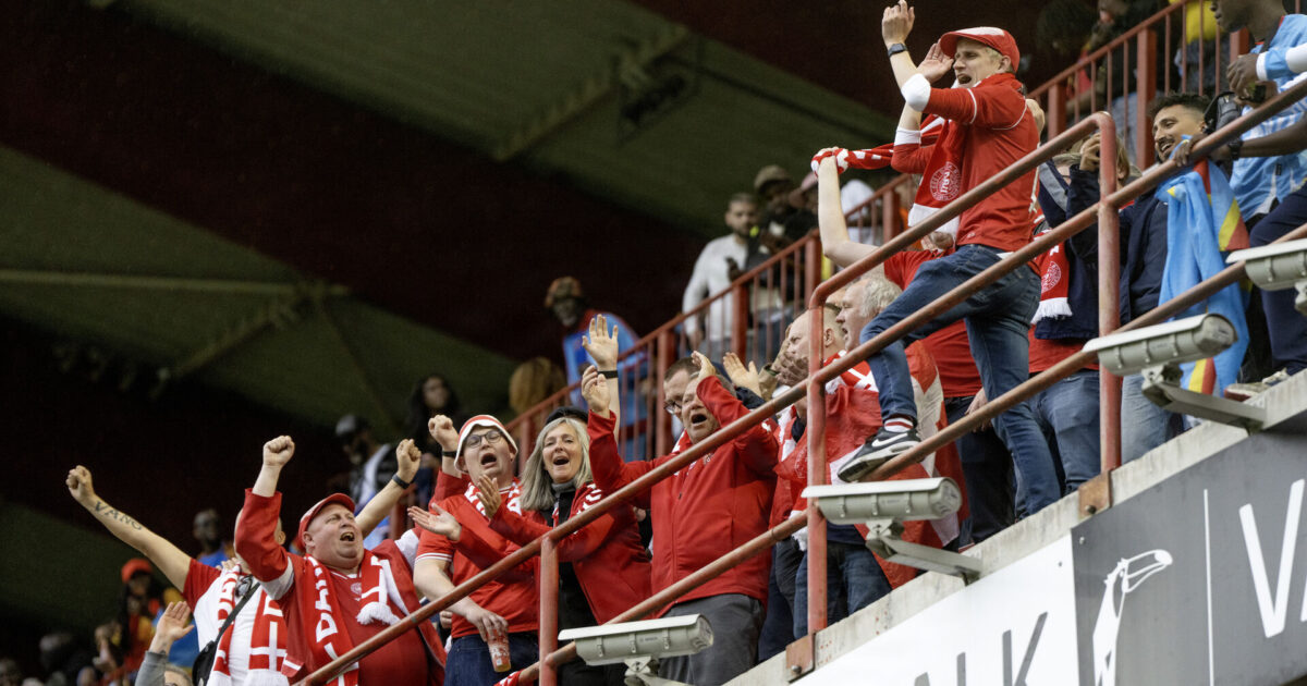 DBU sender særlig hilsen til 51 danske fans Foto: Bo Amstrup/Ritzau Scanpix