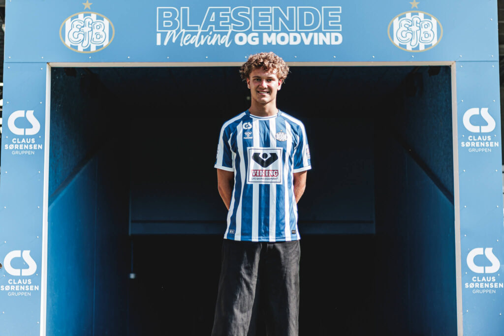 Esbjerg præsenterer Gustav Bjerge.