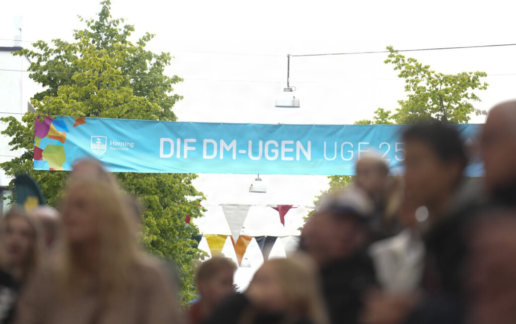 Et billede af et DM-ugen banner