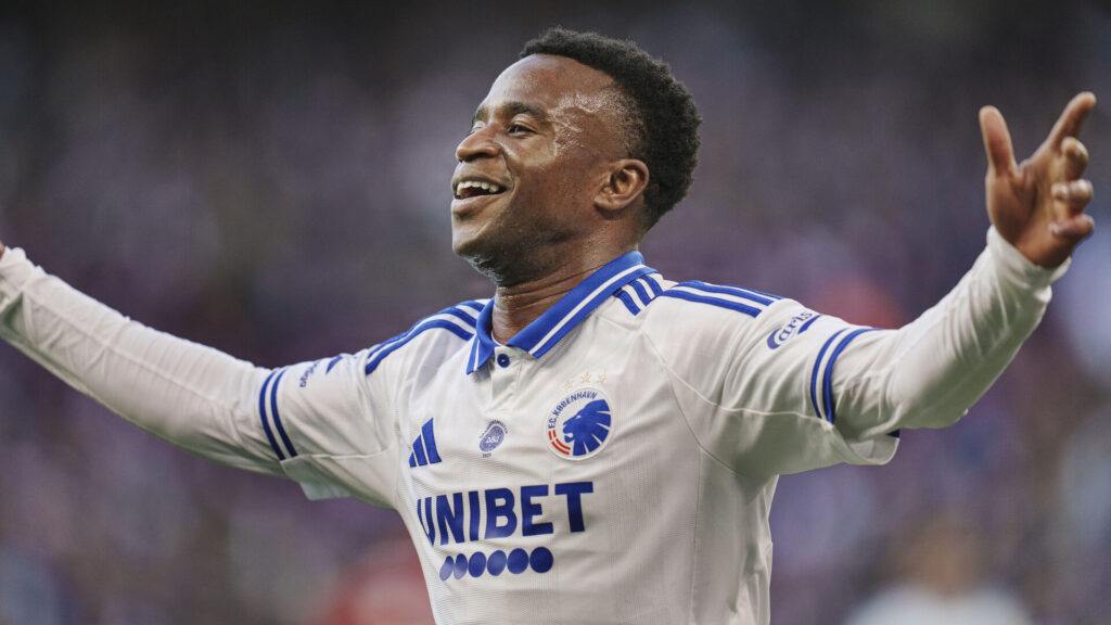 Youssoufa Moukoko fejrer en scoring for FC København