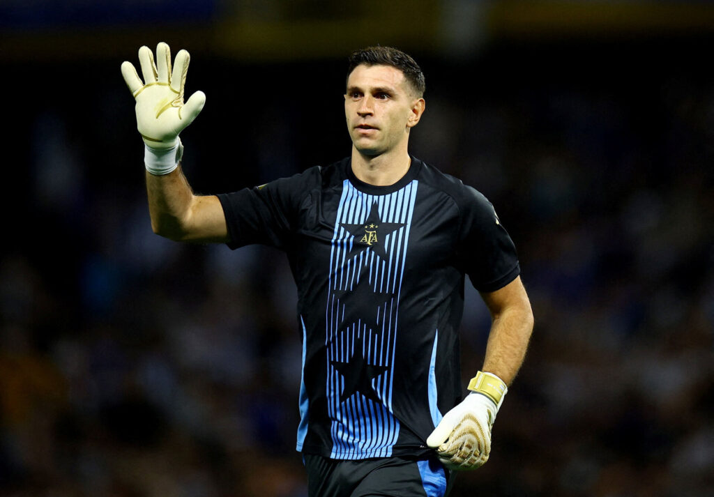 Emiliano Martínez i aktion for Argentina mod Peru