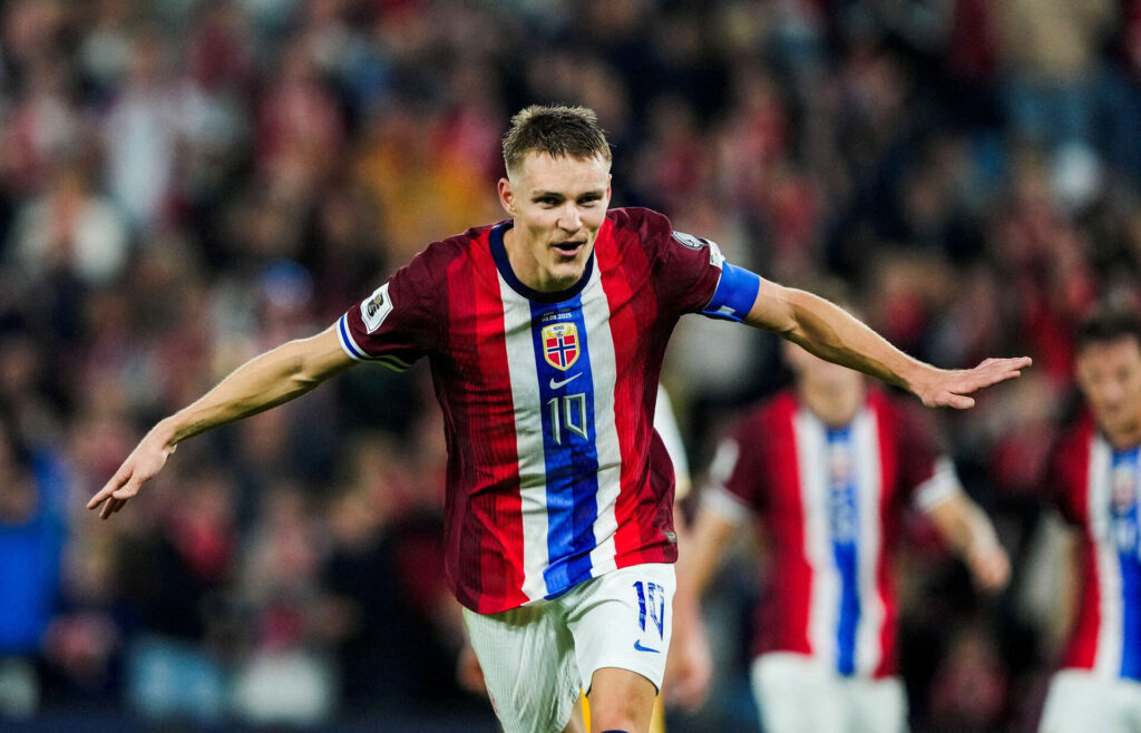 Martin ØDegaard fejrer et mål for Norge.