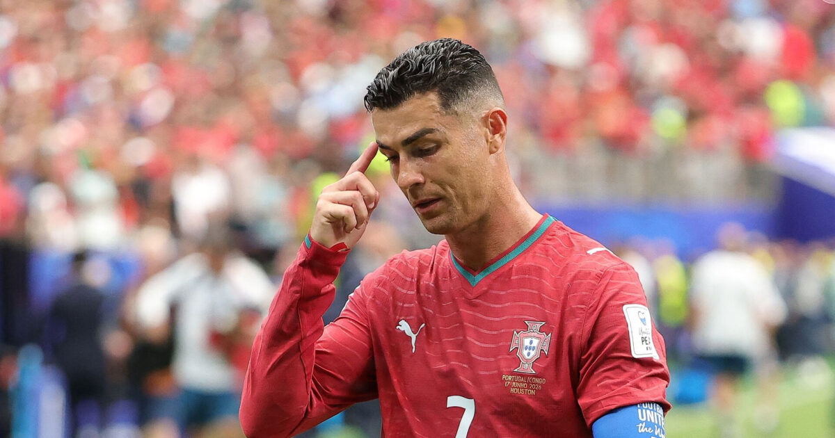 Kritikken hagler ned: Landstræner forsvarer Ronaldo Foto: Alex Slitz/AFP/Ritzau Scanpix