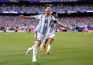 Lionel Messi jubler ved VM.