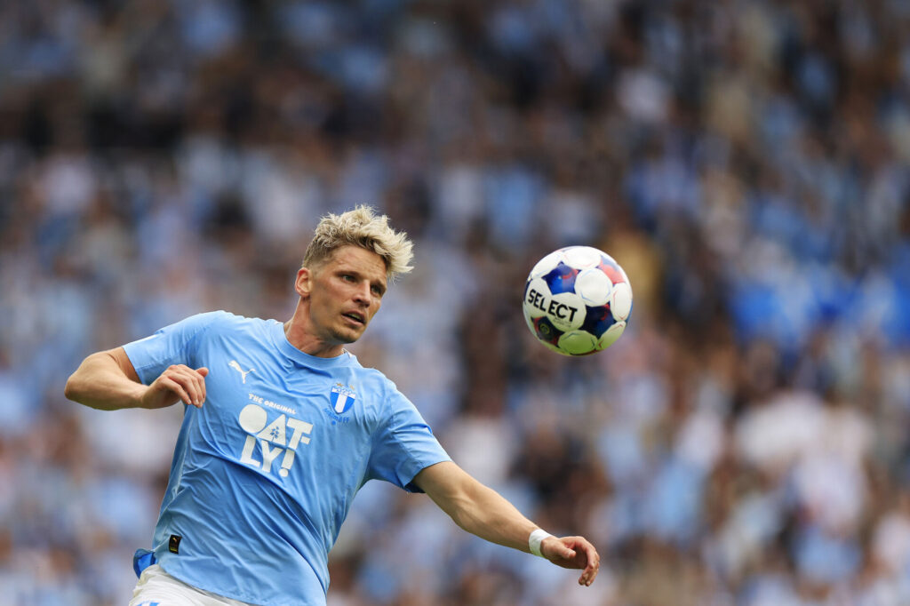 Jens Stryger Larsen i kamp for Malmö FF.