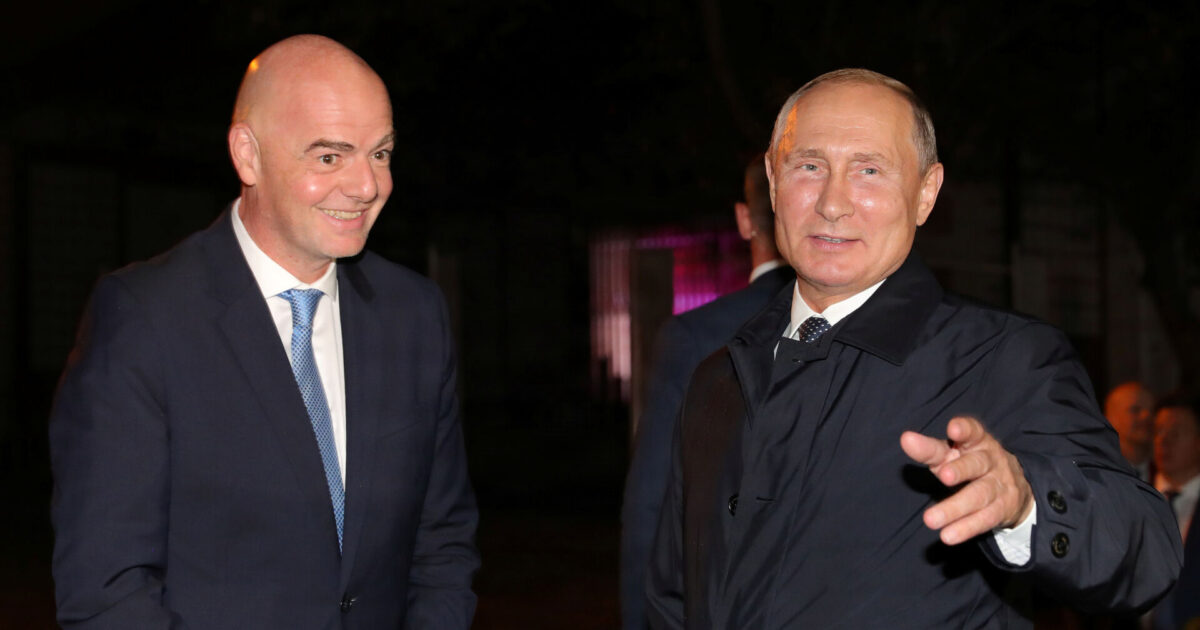 Frosset ude i fire år: Lukker Rusland ind i fodbold Russian President Vladimir Putin welcomes FIFA President Gianni Infantino during a meeting on the sidelines of the Eastern Economic Forum in Vladivostok, Russia September 4, 2019. Sputnik/Mikhail Klimentyev/Kremlin via REUTERS ATTENTION EDITORS - THIS IMAGE WAS PROVIDED BY A THIRD PARTY.