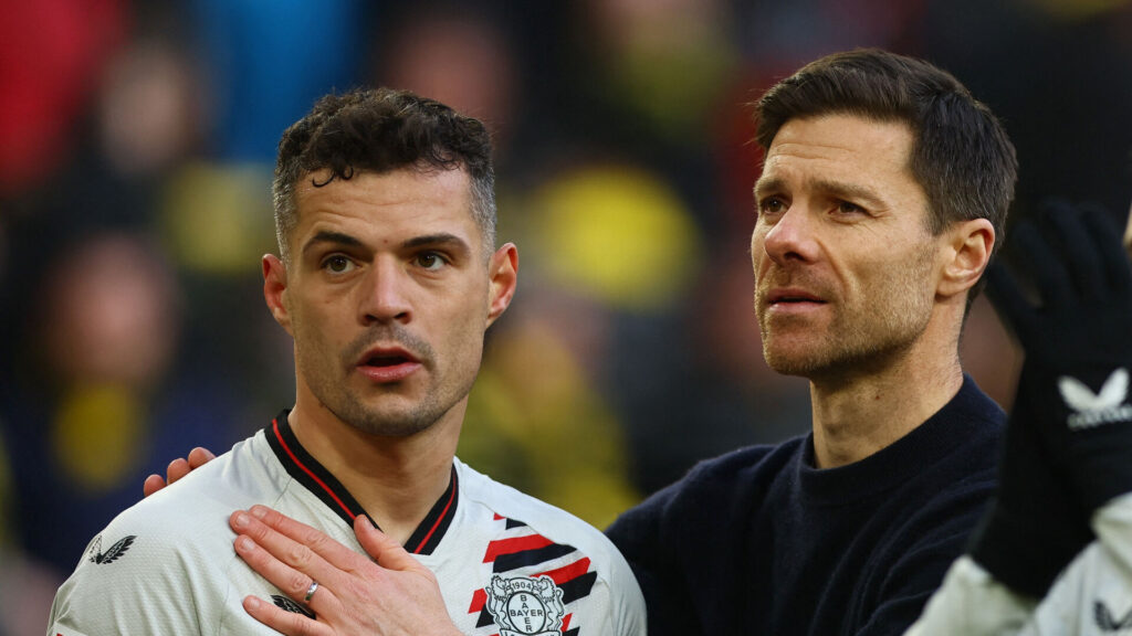 Garnit Xhaka og Xabi Alonso sammen i tiden i Leverkusen.