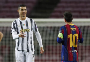 Cristiano Ronaldo og Lionel Messi under en kamp mod hinanden.