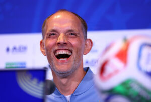 Thomas Tuchel smiler stort.