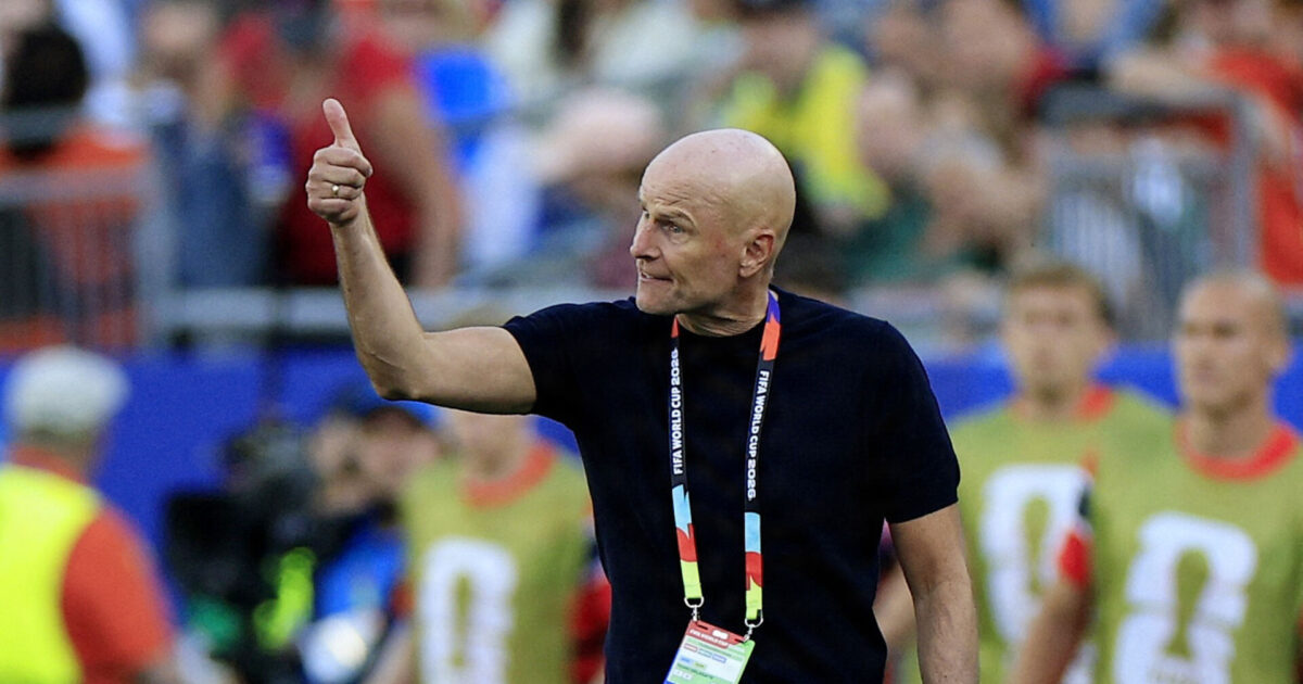 Nyd det, Norge: Ståle Solbakken giver spillerne fri Foto: Pilar Olivares/REUTERS