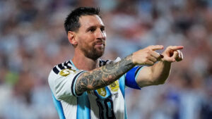 Lionel Messi peger