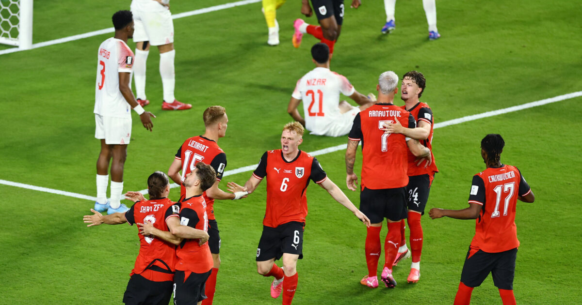 Østrig slipper fra VM-åbner takket være selvmål Foto: Luisa Gonzalez/REUTERS