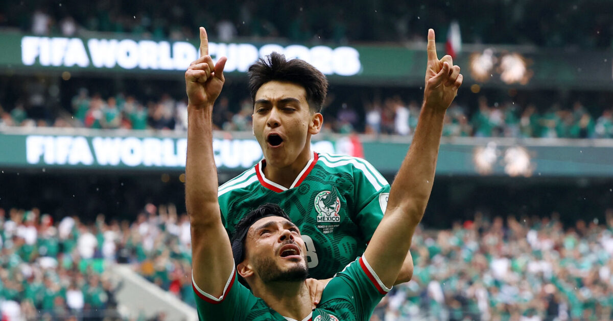 Mexicansk håb skriver VM-historie Foto: Pawel Kopczynski/REUTERS