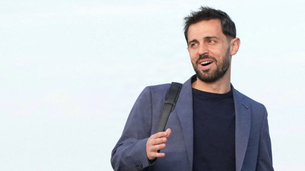 Bernardo Silva har lige trådt ud af et fly med Portugal.