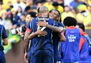 Brasiliens spillere jubler efter sejren over Egypten.