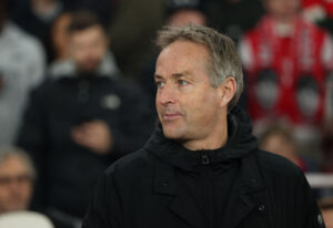 Kasper Hjulmand klapper.