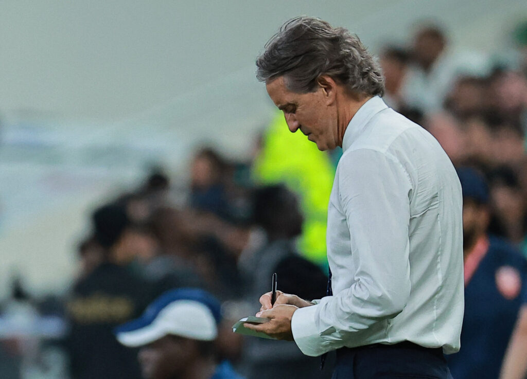Roberto Mancini tager noter.