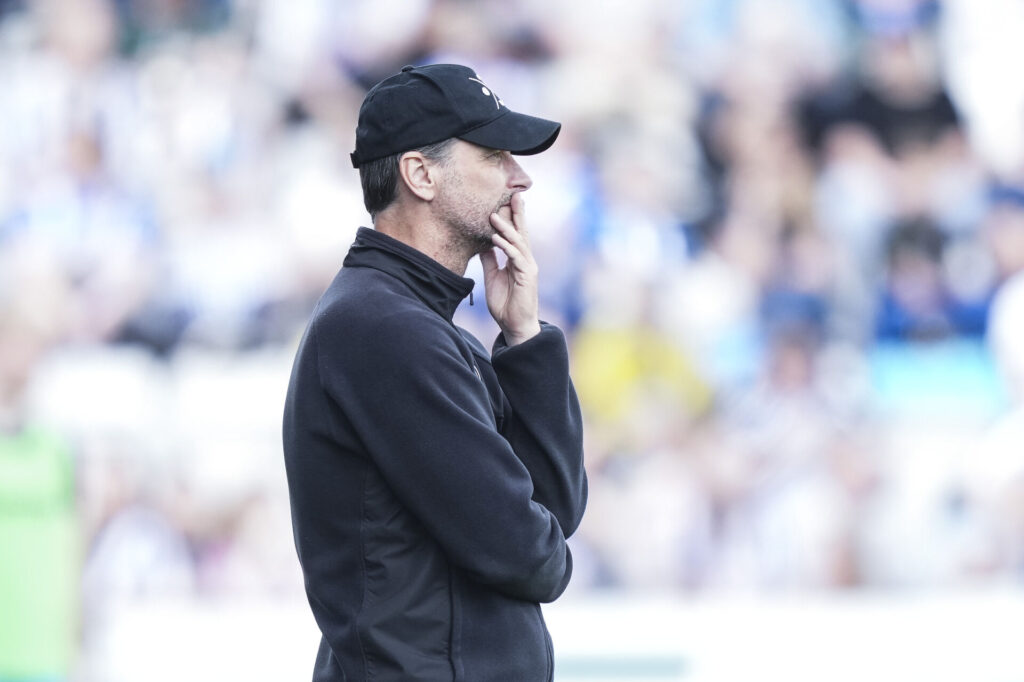 Søren Krogh på sidelinjen for OB.
