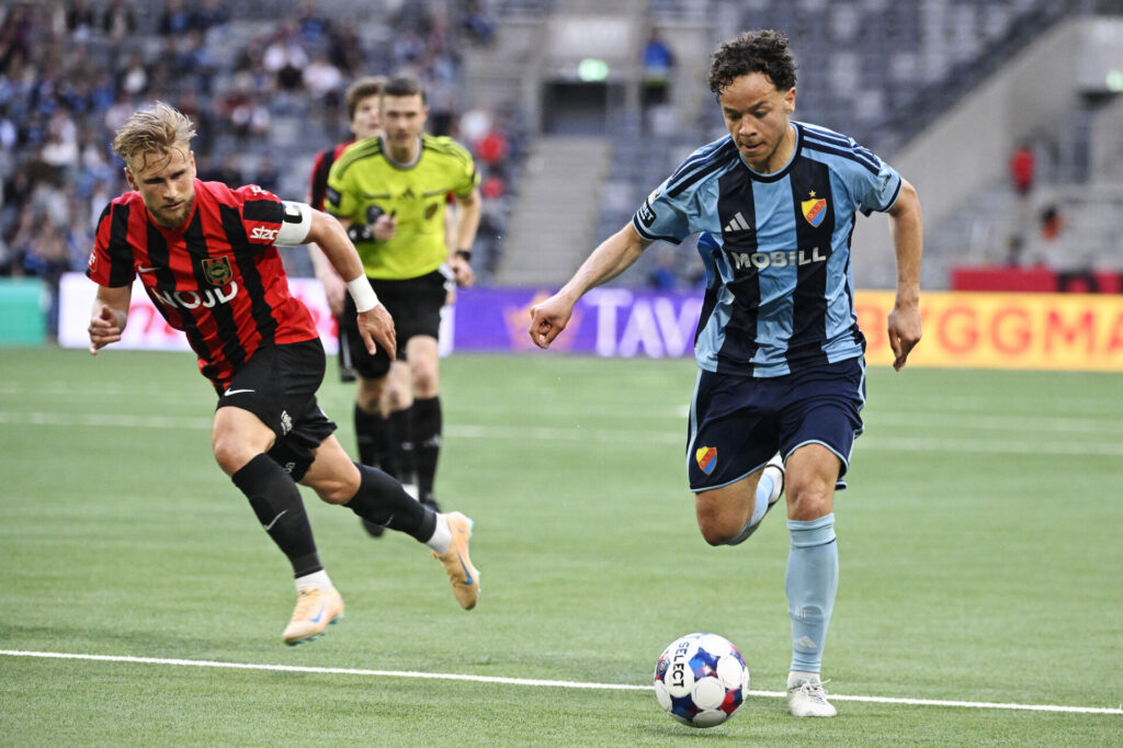 Mikael Anderson i aktion for Djurgården.