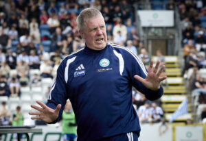 Kent Nielsen på sidelinjen som Silkeborg-træner.