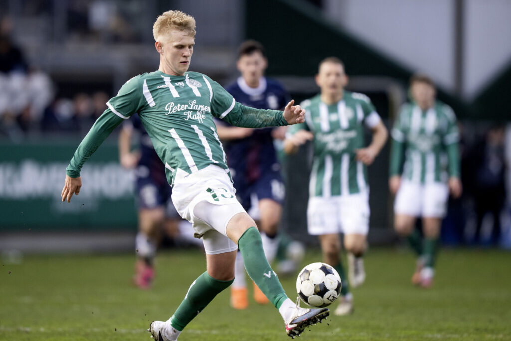 Lukas Emil Kirkegaard i kamp for Viborg FF.