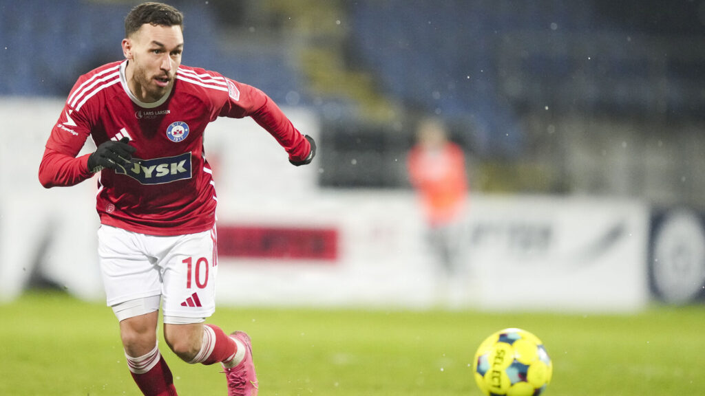 Younes Bakiz i aktion for Silkeborg IF.