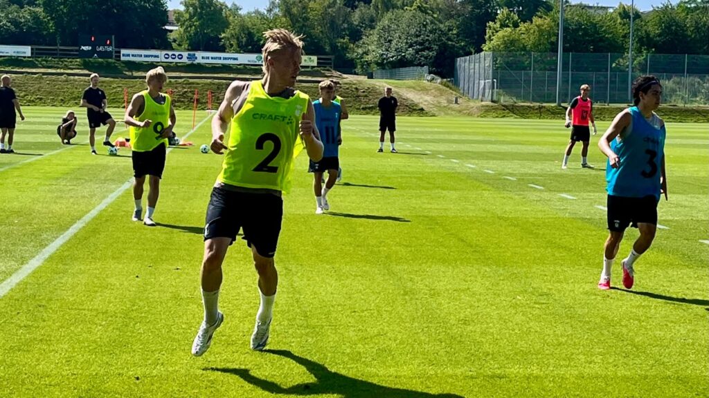 Tobias Bech under AGF-træning på Fredensvang.
