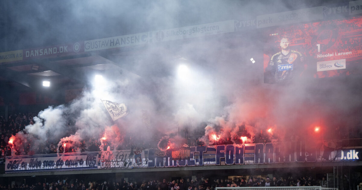 Heftig AGF-melding: Drop AGF-trøje og pyro Foto: Bo Amstrup/Ritzau Scanpix