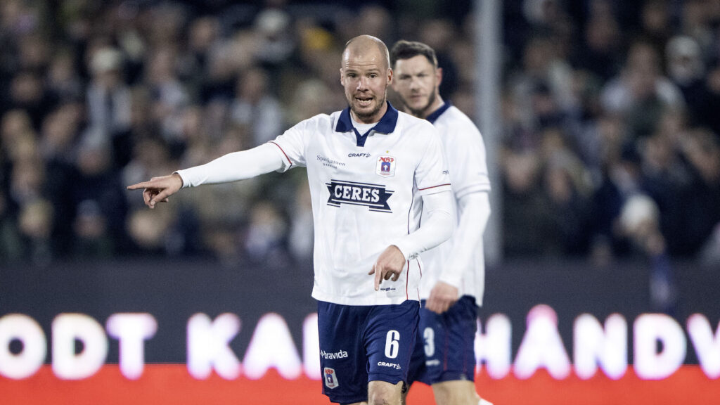 Nicolai Poulsen spiller for AGF mod Brøndby