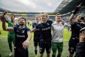 Tobias Bech fejrer AGF's mesterskab.