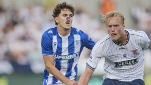 Pablo Rodriguez i kamp for Lech Poznan mod AGF.
