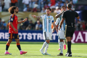 Marc Cucurella og Lionel Messi.