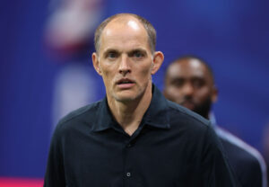 Thomas Tuchel kigger.