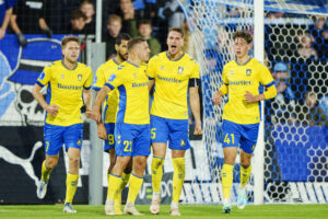 Andreas Maxsø og flere Brøndby-spillere efter et mål :D.