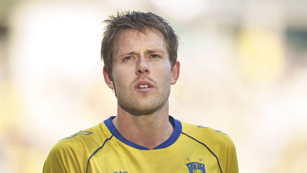 Nicolai Vallys iført en Brøndby-trøje.