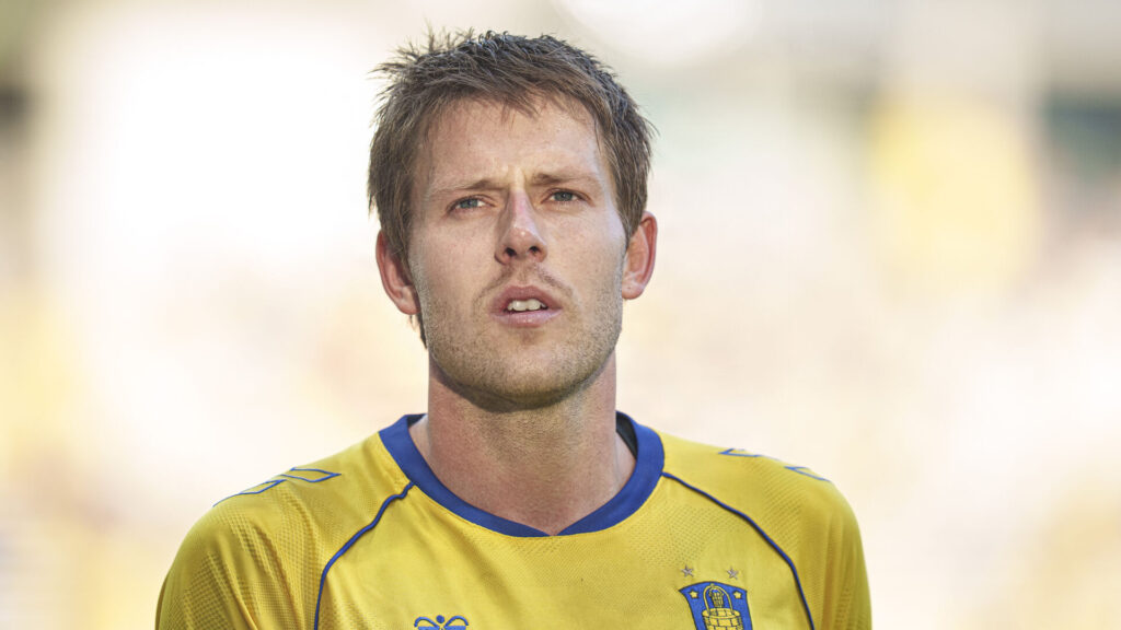 Nicolai Vallys iført en Brøndby-trøje,