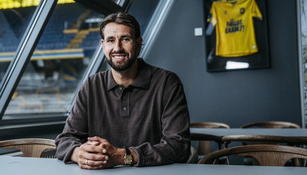 Adrian Kappenberger i loungen på Brøndby Stadion.
